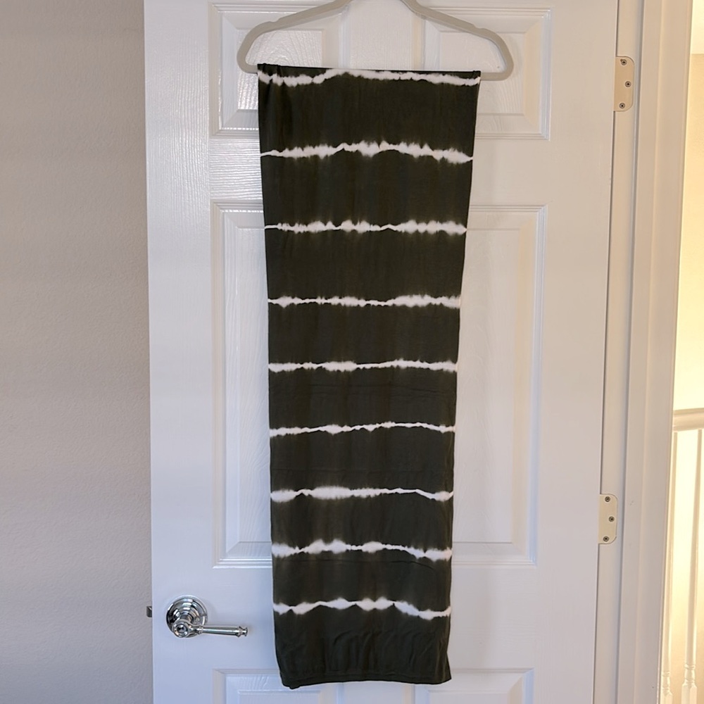 MICHAEL KORS TIE- DYE OLIVE GREEN AND WHITE SCARF - Picture 6 of 15